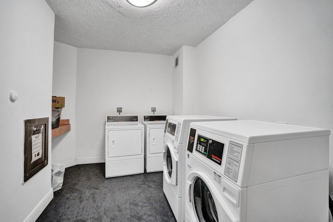 2Bd Condo Christmas Retreat Pool Beachside Hollywood Extérieur photo