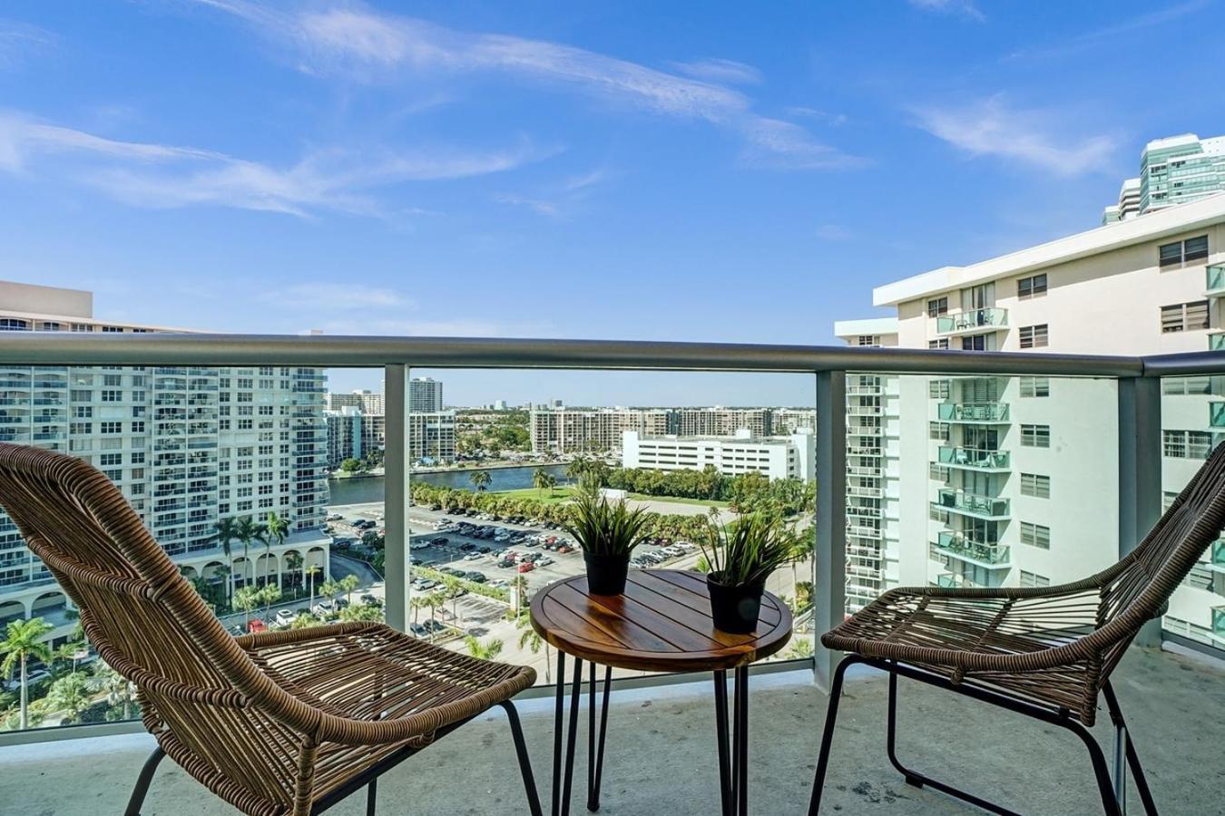2Bd Condo Christmas Retreat Pool Beachside Hollywood Extérieur photo
